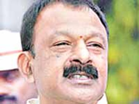 వైఎస్ హెలికాప్టర్ ప్రమాదం వెనుక కుట్ర: రఘువీరా