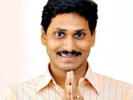 సిఎం పదవిపై మళ్ళీ జగన్ ఆశలు, సోనియా బ్రేక్!