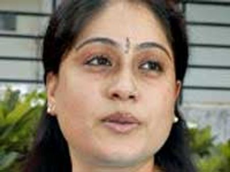 చిరంజీవికి విజయశాంతి హెచ్చరిక