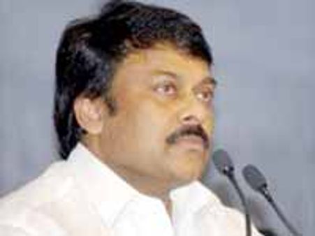 చిరంజీవి రాజకీయాలకు, సిన్మాలకు చెడ్డ రేవడా?
