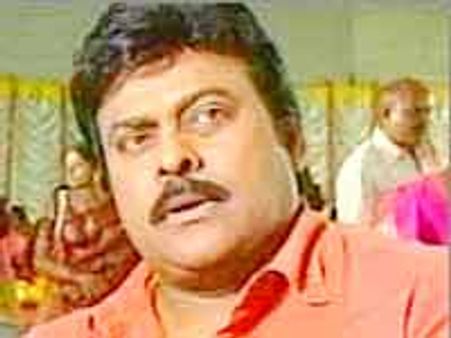 నర్సాపురం కాలేజి పూర్వ విద్యార్ధిగా వస్తున్న చిరంజీవి