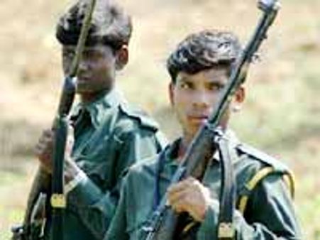 ఇద్దరు వ్యాపారులను చంపిన మావోలు