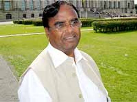 పొన్నాల కన్పించడం లేదంటూ పోలీసు కంప్లెయింట్