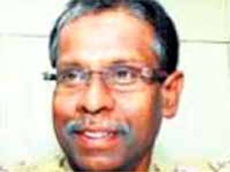 మానవహక్కుల సంఘం ముందుకు కమిషనర్ ఖాన్