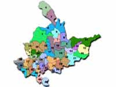 కారు సిలిండర్ పేలి ముగ్గురు మృతి