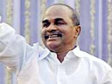 వైయస్ కాంస్య విగ్రహాన్ని ఆవిష్కరించిన జగన్