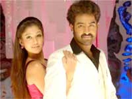 'అదుర్స్' ను మళ్ళీ అడ్డుకున్న తెలంగాణ సేన