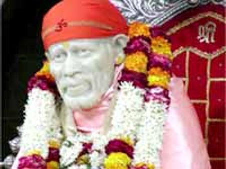బాబా విగ్రహం నుంచి విభూది రాలుతోందా?