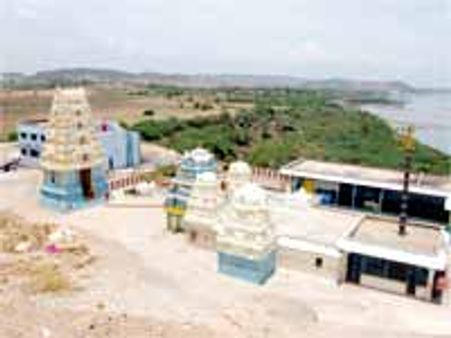 వేదాద్రిలో దళితుల సంఘ బహిష్కరణ