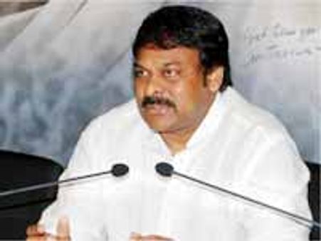 చిరంజీవికి నర్సంపేట కోర్టు సమన్లు