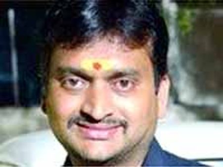 చిత్ర నిర్మాత గణేష్ ఇంటిపై ఐటి దాడులు