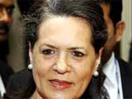 పెట్రో ధరలపై ప్రణబ్ కు సోనియా మద్దతు