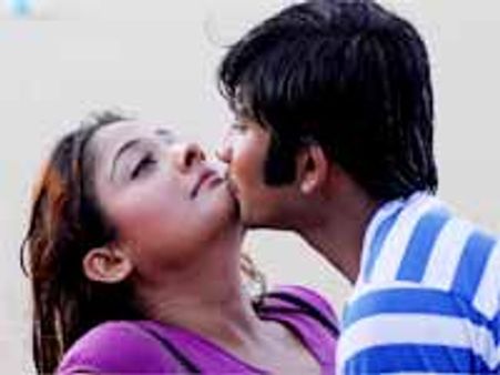 హైస్కూల్ ప్రదర్సనను నిలిపేసిన హైకోర్టు