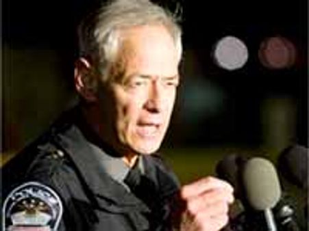 పెంటగాన్ వద్ద కాల్పులు: ముగ్గురికి గాయాలు