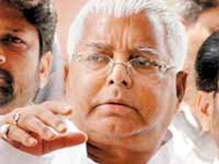 వెనక్కి తగ్గిన లాలూ, ములాయం