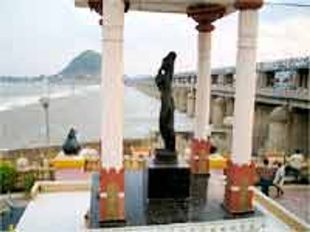 డిప్యూటీ కలెక్టర్ శ్రీలతకు షరతులతో బెయిల్