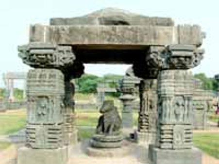 వరంగల్ కోటలోనూ సౌండ్, లైట్ షోలు