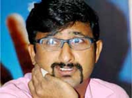 దర్శకుడు తేజ భార్య శ్రీవల్లి అరెస్టు