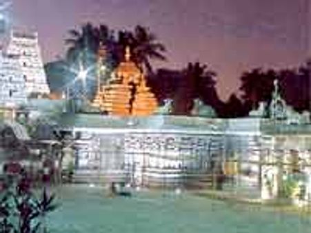 శ్రీశైలం ఆలయంలో తొక్కిసలాట