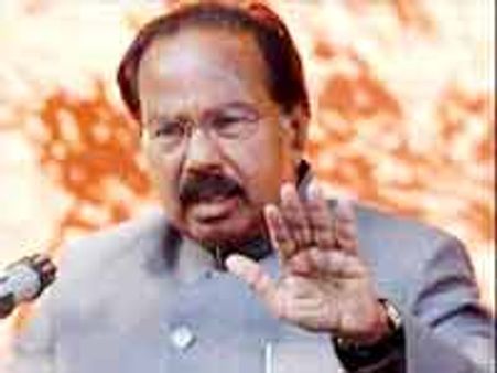 తెలంగాణ ఉప ఎన్నికల్లో పోటీ చేస్తాం: మొయిలీ