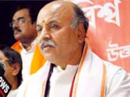 విహెచ్ పి నేత తొగాడియా అరెస్టు