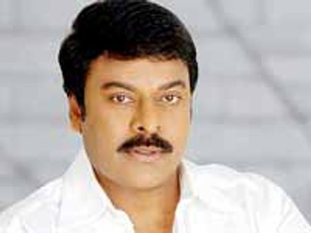 పాలిటిక్స్, సినిమా-ఏదో ఒక్కటేనన్న చిరంజీవి