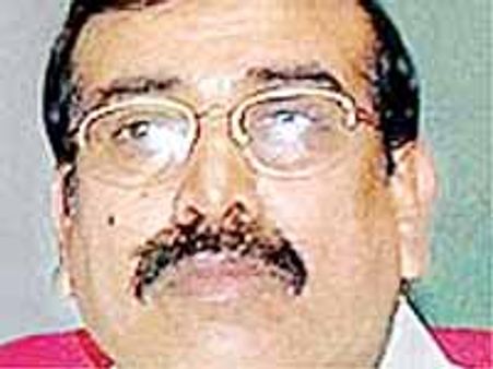 ఘనుడు రాజగోపాల్ కు సెలవు