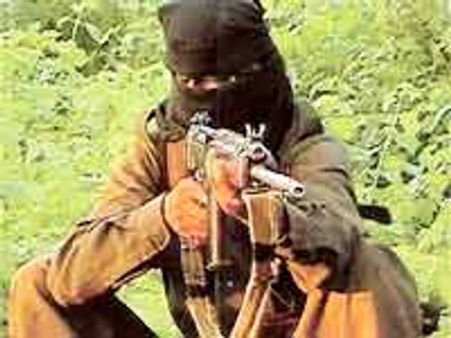 బోర్డర్ లో ఆర్కే, చుట్టుముడుతున్న పోలీసులు