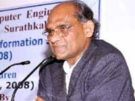 నిట్ వివాదం: ఢిల్లీ చేరిన విద్యార్ధులు, వైవి రావు