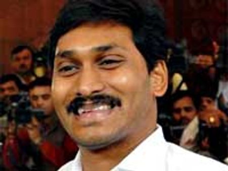 జగన్ ను కలిసిన మంత్రి పార్ధసారధి