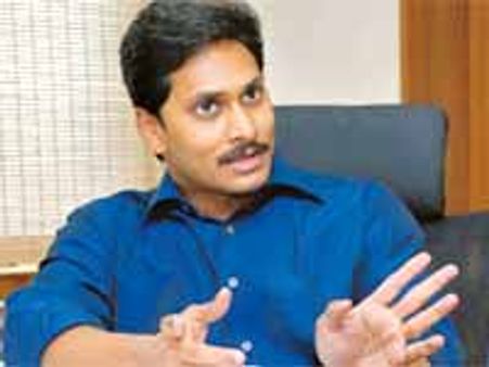 జగన్ పర్యటనలు రోశయ్యకు పెద్ద సవాల్!