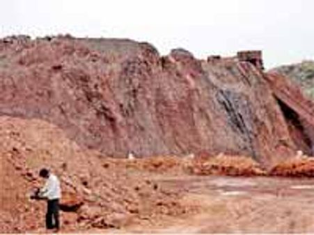 బళ్లారిలో తపాలా గణేష్ పై దాడి