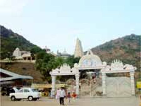 ఇంటర్ విద్యార్ధి హత్య సంచలనం