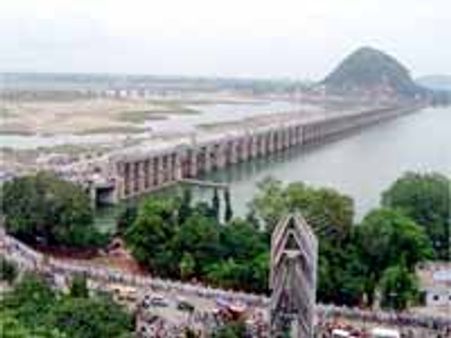 నకిలీ బీమా సంస్ధతో మోసపోయిన జనం