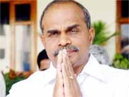 25 అడుగుల వైయస్ విగ్రహ నిర్మాణం