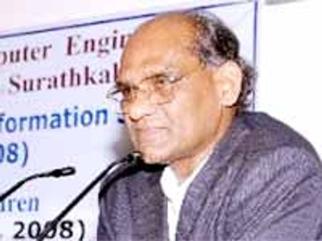 నిట్ లో వైవి రావు ప్రత్యక్షం, సంచలనం