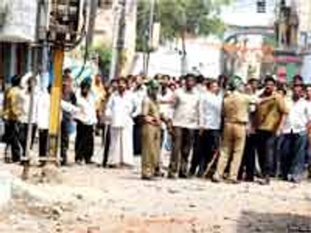 ఇళ్లలోనే ప్రార్థనలు: ఫత్వా జారీ