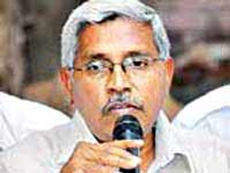 ప్రమాదంలో కోదండరామ్ కు గాయాలు