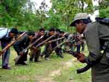 మావోయిస్టుల దాడిలో ఐదుగురు మృతి