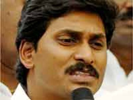 పగో జిల్లాలో జగన్ సుడిగాలి పర్యటన