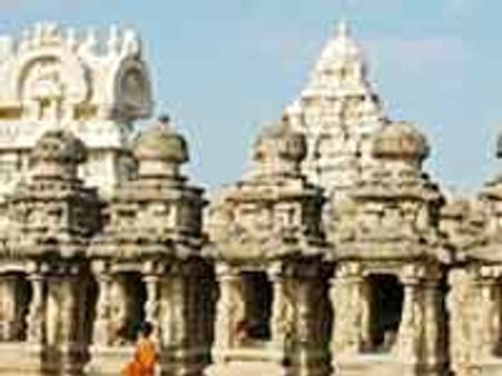 కంచి అమ్మవారికి 2 కిలోల బంగారు కిరీటం