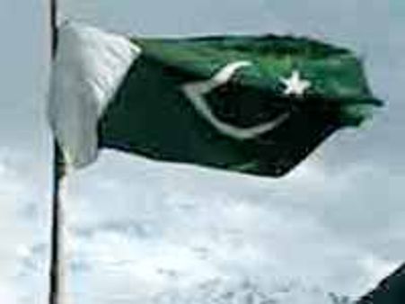 పాక్ లోఆత్మాహుతి దాడి: 8 మంది మృతి