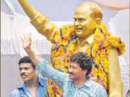 జగన్ లో వైయస్ ను చూస్తున్నారు: వెంకటరెడ్డి