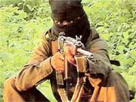 నక్సల్స్ కు ఆయుధాలిస్తున్న ముఠా అరెస్టు