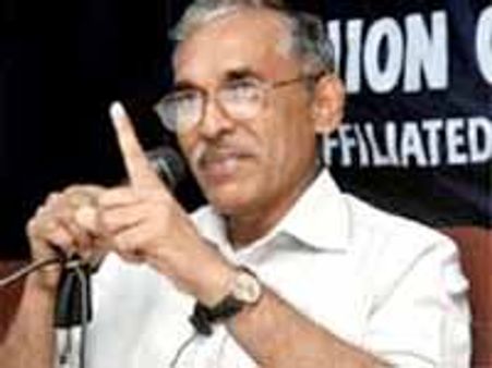 'మూర్ఖులమే, మా గురించి కెసిఆర్ కెందుకు'