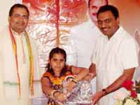 ప్రజాసూర్యుడు వైయస్ వీడియో ఆవిష్కరణ