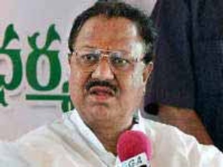 కార్మికులు విధుల్లో పట్టుదల చూపాలి: డిఎస్