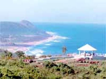 రోడ్డు ప్రమాదంలో ఇద్దరు మహిళలు మృతి
