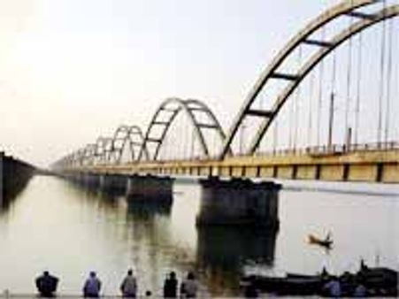 గోదావరి నదిలోకి దూకిన ఖైదీ
