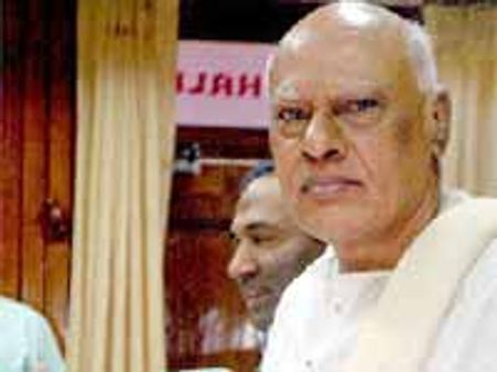 అడ్డుకుంటే అభివృద్ధి కష్టం: రోశయ్య